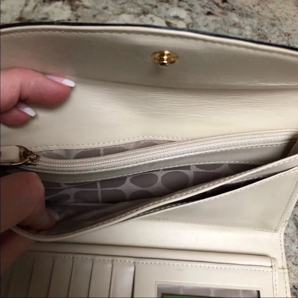 Kate Spade Wallet - Picture 4 of 4
